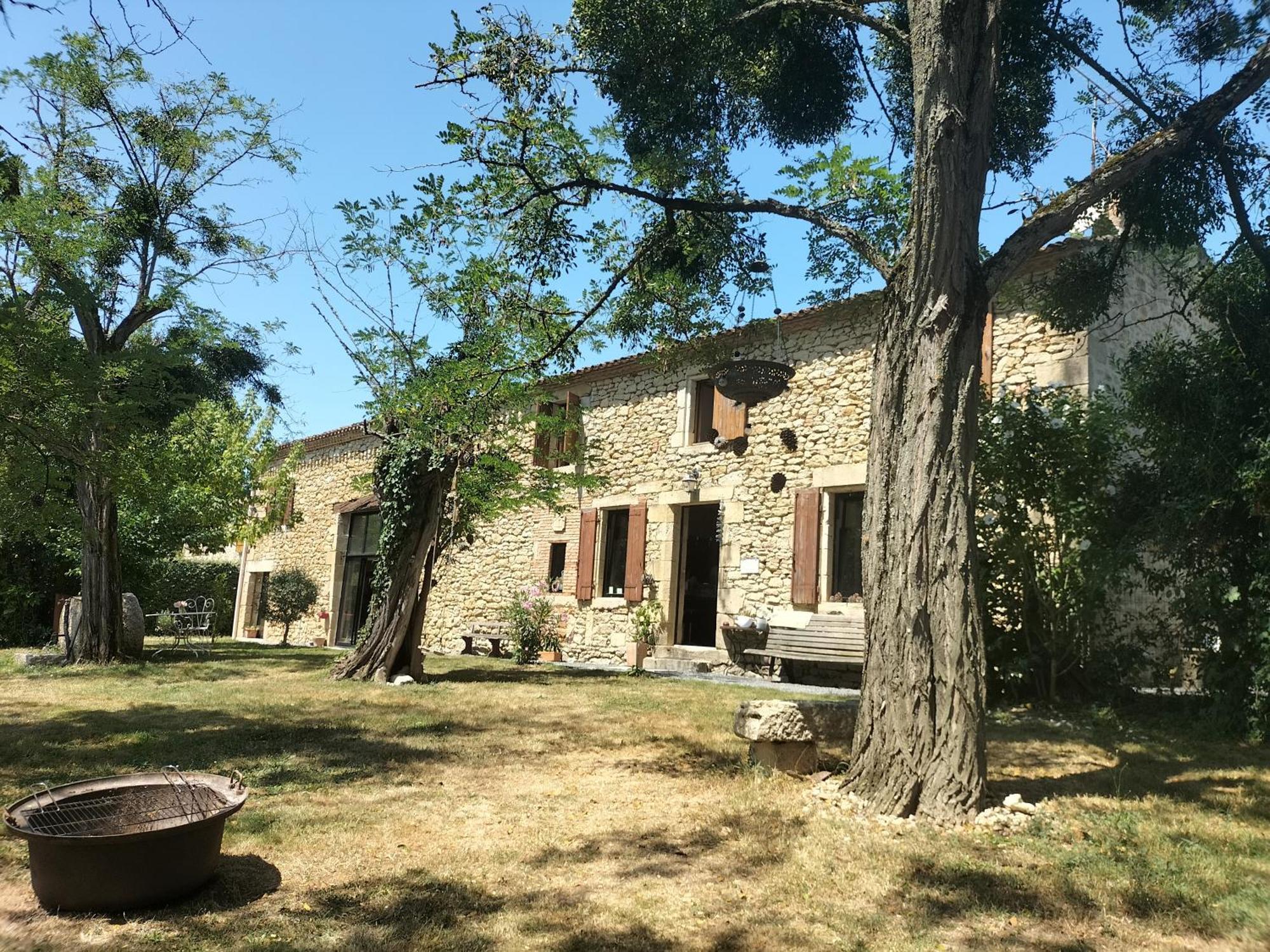 Chambres 2 Personnes Dans Notre Maison Girondine Saint-Martin-de-Lerm Exterior photo
